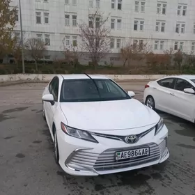 Toyota Camry 2021
