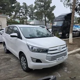 Toyota Innova 2021