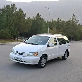 Toyota Sienna 2002