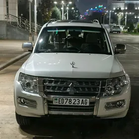 Mitsubishi Pajero 2016