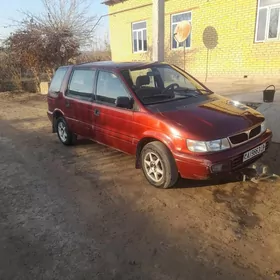 Mitsubishi Chariot 1996