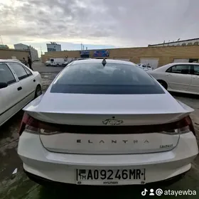 Hyundai Elantra 2022