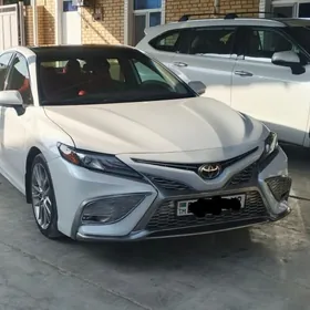 Toyota Camry 2021