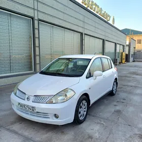 Nissan Tiida 2005