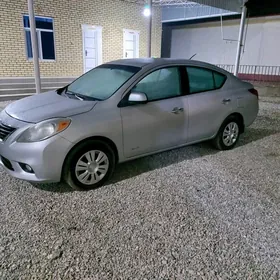 Nissan Versa 2012