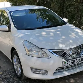 Nissan Tiida 2013