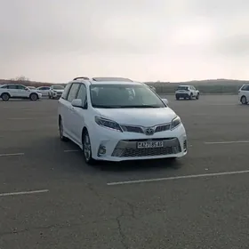 Toyota Sienna 2019