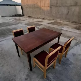 stol 4 oturgyjy bilen