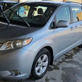 Toyota Sienna 2011