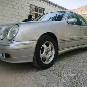 Mercedes-Benz E320 2000