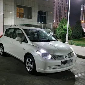 Nissan Tiida 2006