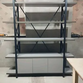 Полка и детская кроватка