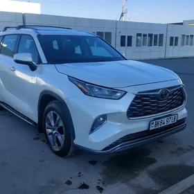 Toyota Highlander 2021
