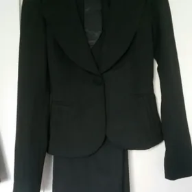 Брючные костюмы