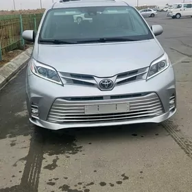 Toyota Sienna 2020