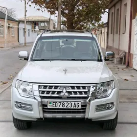 Mitsubishi Pajero 2016