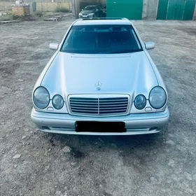 Mercedes-Benz E320 1999