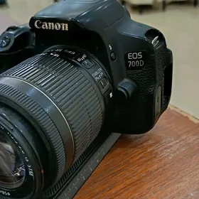 Canon 700D