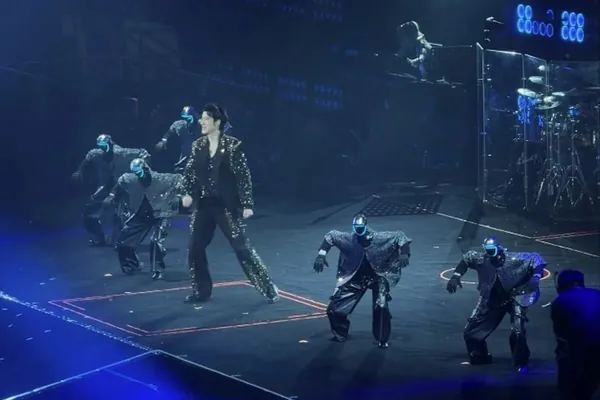 Hytaýyň robotlary konsertinde deň salto aşyp hemmeleri haýran galdyrdy