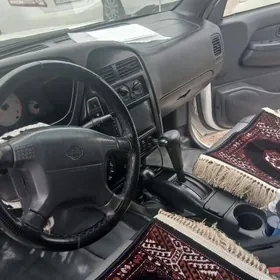 Nissan Pathfinder 2000