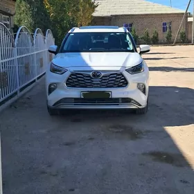 Toyota Highlander 2021
