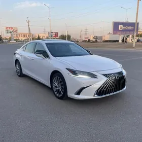 Lexus ES 300h 2022