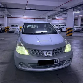 Nissan Tiida 2011