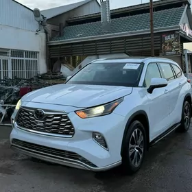 Toyota Highlander 2021