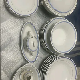 обеденный и кофейные сервизы