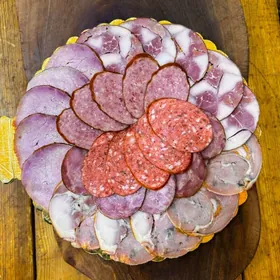 Копченое и мясное ассорти