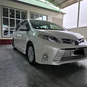 Toyota Sienna 2020