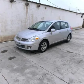 Nissan Versa 2012