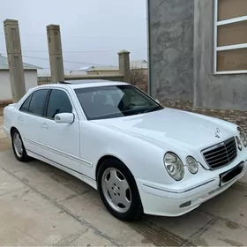 Mercedes-Benz E320 2001