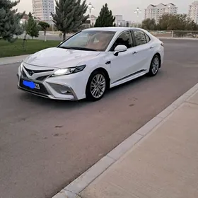 Toyota Camry 2021