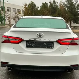 Toyota Camry 2019