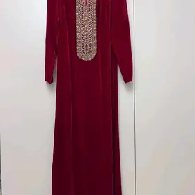 Красное бархатное платье