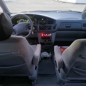 Toyota Sienna 2001