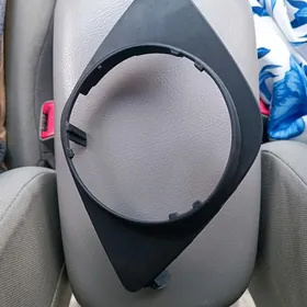 пластмас подфарник rav4