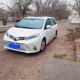 Toyota Sienna 2019