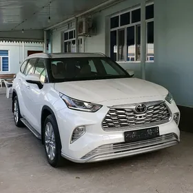 Toyota Highlander 2021