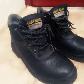 Продается ботинки!