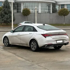 Hyundai Elantra 2022