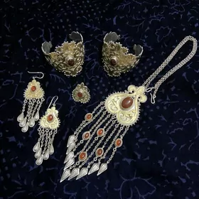 Kümüş nabor gyzyl çaýlan