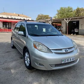Toyota Sienna 2005