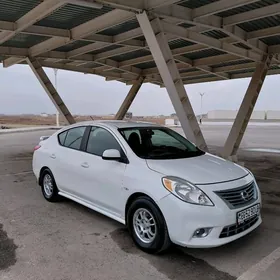 Nissan Versa 2012