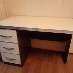Офисный стол