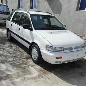 Mitsubishi Chariot 1995