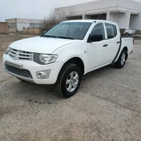 Mitsubishi L200 2010