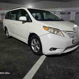 Toyota Sienna 2010