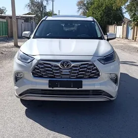 Toyota Highlander 2021